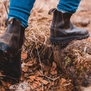 Fokus auf Schuhe eines Wanderers